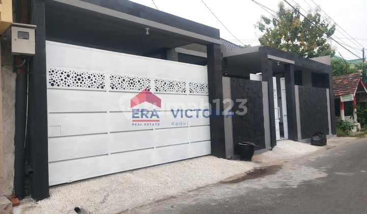 FOR SALE House in Ngronggo, Kediri City, Fully Furnished, Well-built and well-maintained, 5 minutes to IAIN Kediri.