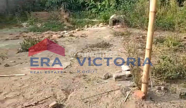 Dijual Tanah di Ds Punjul, Plosokelaten Kediri berada di lingkungan yang sudah dikelilingi oleh rumah-rumah dengan akses listrik yang telah tersedia 1