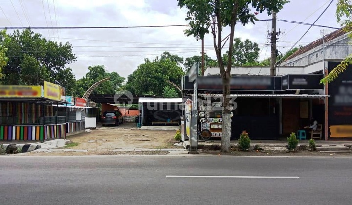 Tanah DIJUAL Bonus Rumah Pinggir Jalan Di Ngasem, Area Pusat Kuliner Dan Hiburan, Samping Masjid, 2 Menit Ke Kantor Bupati, 15 Menit Ke Simpang Lima Gumul, 20 Menit Ke Pusat Kota Kediri