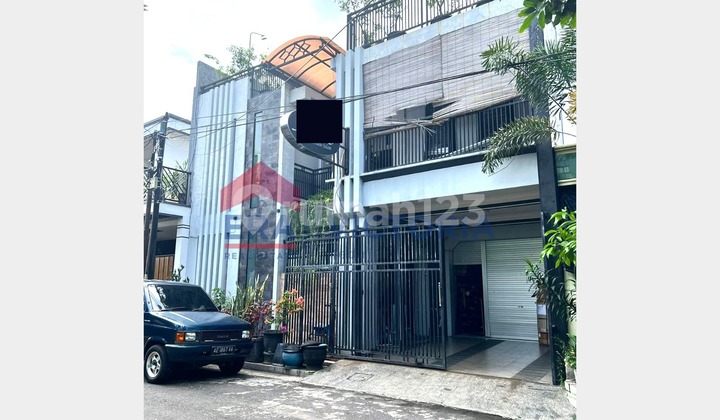 Rumah Bagus 3 Lantai Unfurnished SHM Kediri Kota