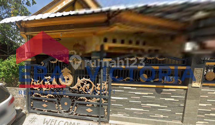 For Sale: House located in Turus Gurah Village, 5 minutes to Gurah Market, suitable for residence.