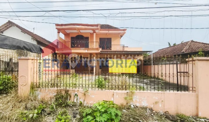 House by the Provincial Road, Large Land Near Rejotangan Market, SMKN 1 Rejotangan Tulungagung, Gas Station. Suitable for Residence, Business or Commerce.