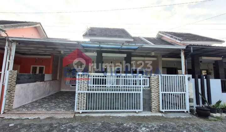 Rumah Dalam Perumahan di Bangsal Kota Kediri Semi Furnished Rumah Dalam Perumahan di Bangsal Kota Kediri Semi Furnished