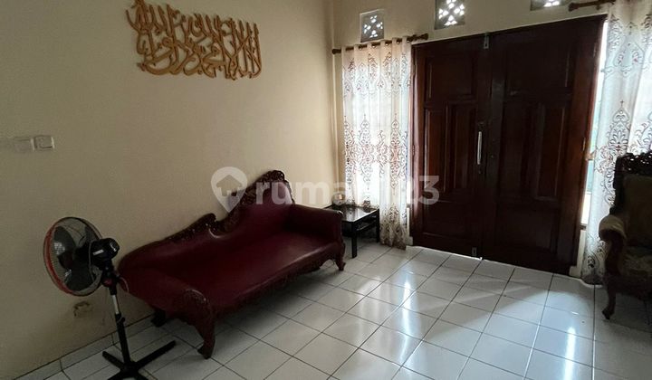 foto lainnya rumah pinggir jalan raya di