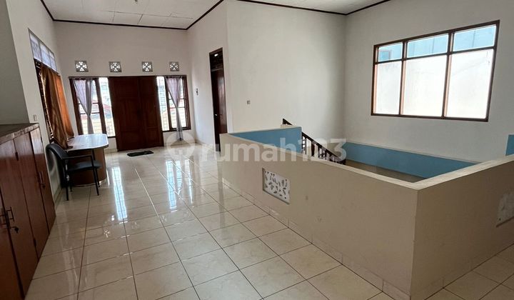 foto lainnya rumah pinggir jalan raya di