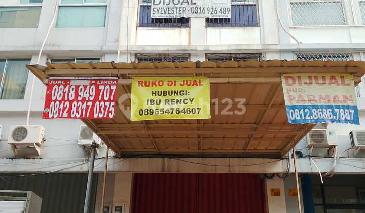 Ruko Murah 3lt di Mega Grosir cempaka mas, Jl letjend suprapto