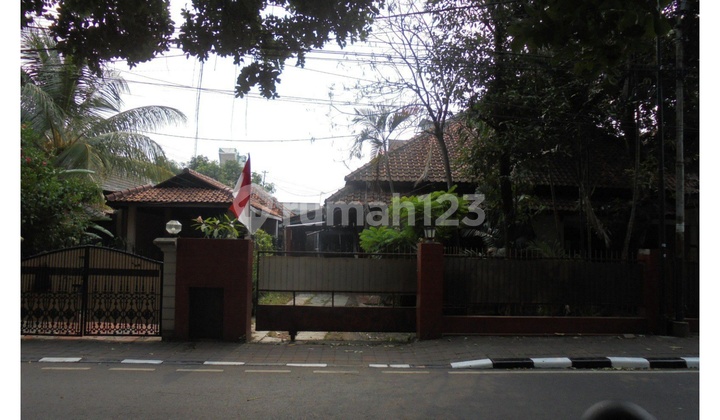 Affordable 2-story house on Jl Taman Amir Hamzah, Pegangsaan, Menteng