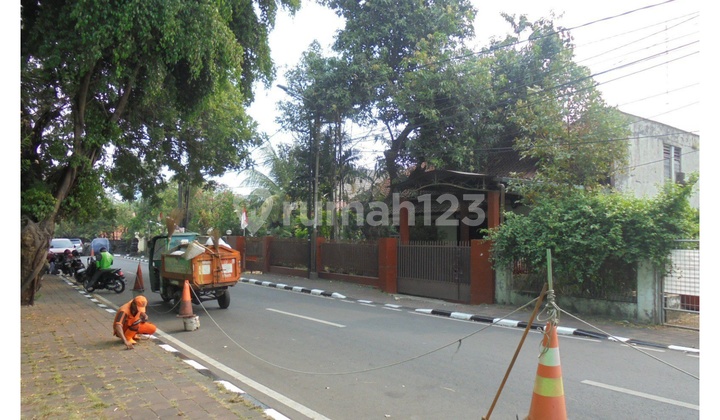 Affordable 2-story house on Jl Taman Amir Hamzah, Pegangsaan, Menteng 2