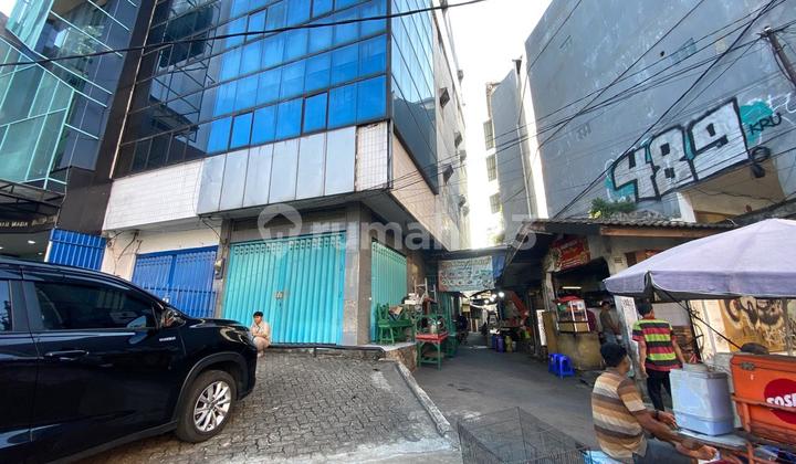Cheap 4-Story Shophouse on Jl Gajah Mada, Glodok, Taman Sari, West Jakarta 1