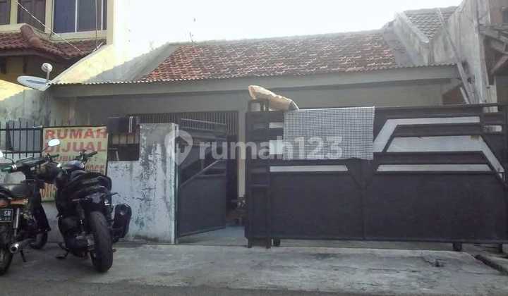 Old House For Sale Ready to Live In and Flood-Free in Benhil, Central Jakarta Old House For Sale Ready to Live In and Flood-Free in Benhil, Central Jakarta