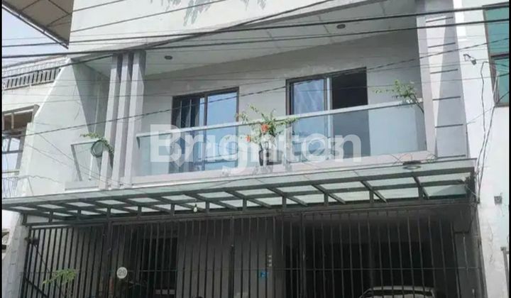 DIJUAL RUMAH MURAH SIAP HUNI 3 LANTAI TENGAH KOTA SURABAYA DIJUAL RUMAH MURAH SIAP HUNI 3 LANTAI TENGAH KOTA SURABAYA