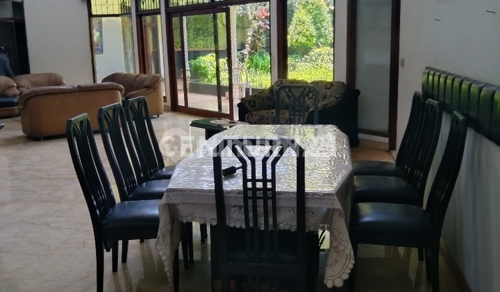 Rumah Nyaman Taman Luas di Perumahan Elite Taman Sakura 1