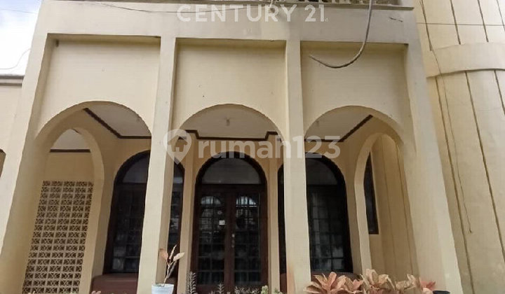 Rumah Mewah Klasik  Halaman Luas Setrasari  2