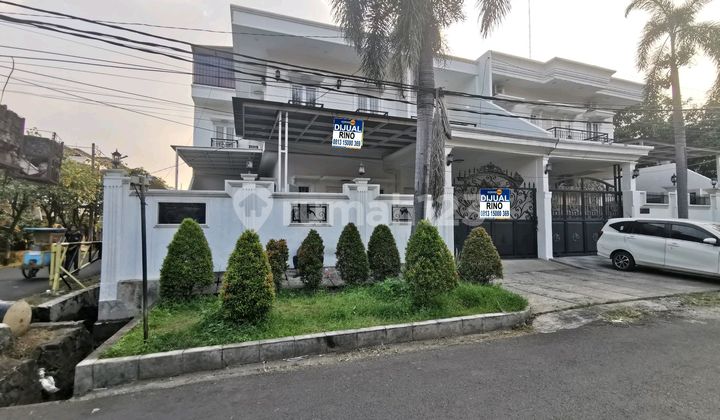 Rumah Hook Dibangun 2021 - Row Lebar 3 Mobil, 10 Menit ke Tol Joglo, Nyaris Baru Joglo Jakarta 2