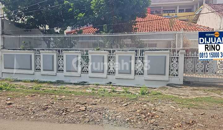 Lokasi Emas! Harga Masih bisa Nego! Rumah 1 Lantai Siap Huni Lebar 14 Meter Strategis Meruya Utara Jakarta Barat