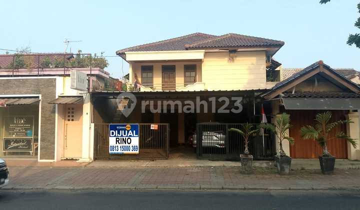 Lokasi Emas! Harga Masih bisa Nego! Rumah 2 Lantai Siap Huni Lebar 16 Meter Strategis Jalan Lebar Meruya Utara Jakarta Barat