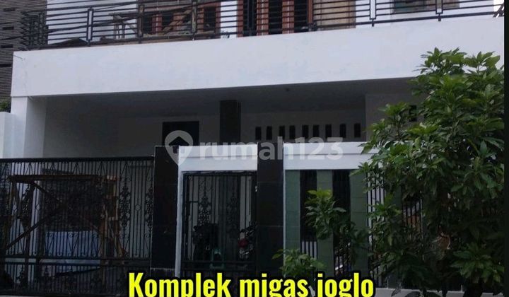 Lokasi Emas! Harga Masih Nego! Rumah 2 Lantai Siap Huni Lebar 8 Meter Komplek Migas Dekat Kantor Kelurahan Joglo Jakarta Barat Lokasi Emas! Harga Masih Nego! Rumah 2 Lantai Siap Huni Lebar 8 Meter Komplek Migas Dekat Kantor Kelurahan Joglo Jakarta Barat