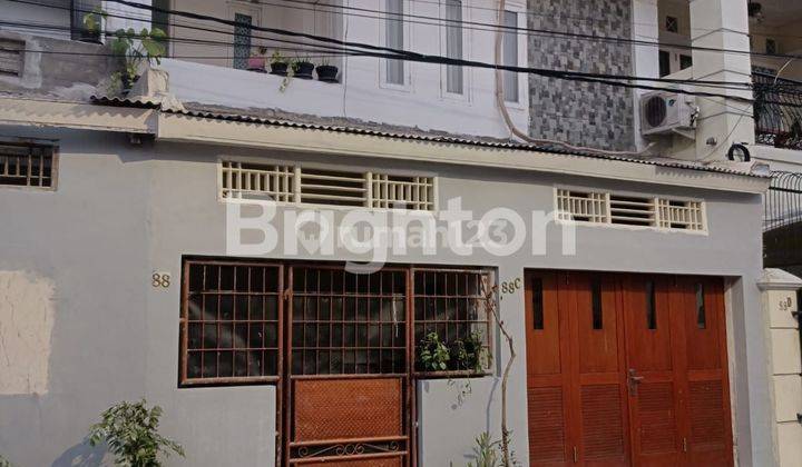 Rumah Strategis Tepi Jalan Sukabumi  Selatan Kebon Jeruk Jakarta Barat 1