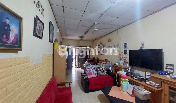 Strategic Old House in Kebon Jeruk, West Jakarta 2