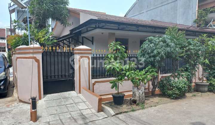Dijual Cepat! Rumah Komplek Peruri Ciledug, SHM, LB 240 M², Harga 2,2 M Tangerang Dijual Cepat! Rumah Komplek Peruri Ciledug, SHM, LB 240 M², Harga 2,2 M Tangerang