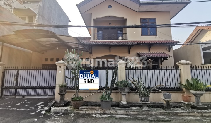 Just 10 Minutes to Joglo Toll Gate! Ready-to-Occupy House in Kejaksaan Kreo Complex, Tangerang 2