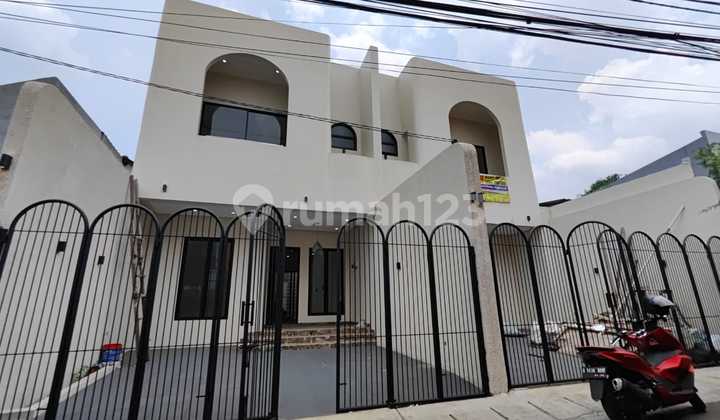 Lokasi Emas! Harga Masih bisa Nego! Rumah Baru Semi Furnish 2 Lantai Lebar 6,5 Meter Kelapa Dua Kebon Jeruk Jakarta Barat