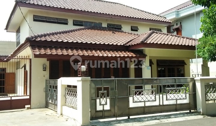 "Langka! Rumah Hook 2 Lantai - Garasi 2, Carport 2 & Strategis Dekat Pondok Indah Kebayoran Lama Jakarta Selatan 2