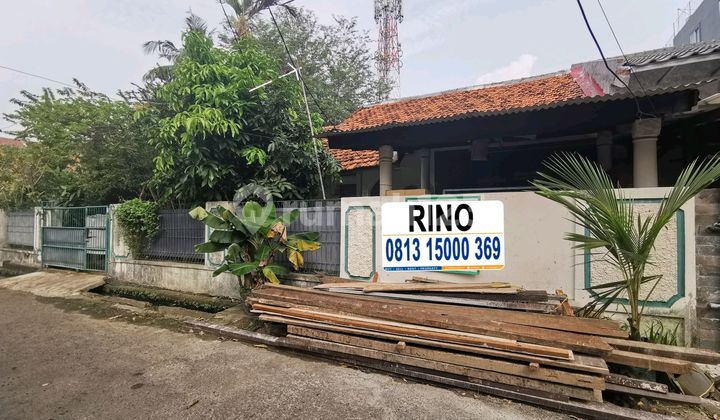 House in the Mining Energy Complex Near Kebon Jeruk Toll Gate, West Jakarta 1