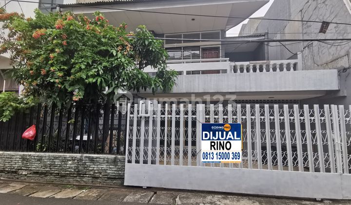 Siap Huni! Rumah 2 Lantai LT 151 M² - LB 290 M², Full Renovasi & Furnish - SHM Jatipulo Tomang