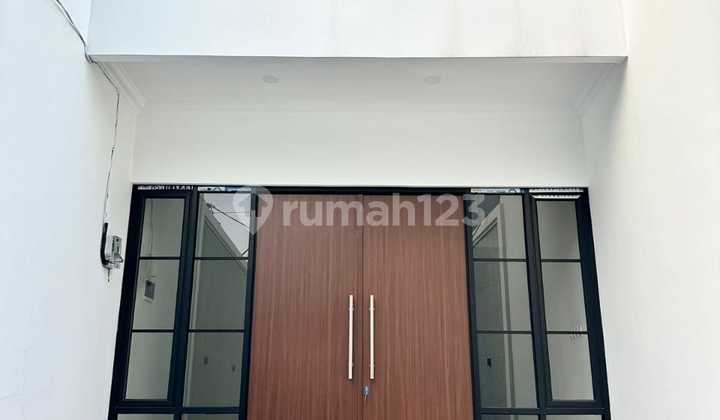 Lokasi Emas! Harga Masih bisa Nego! Rumah Baru 2 Lantai Lebar 3 Meter Strategis 50 Meter ke Jalan Arteri Kelapa Dua Kebon Jeruk