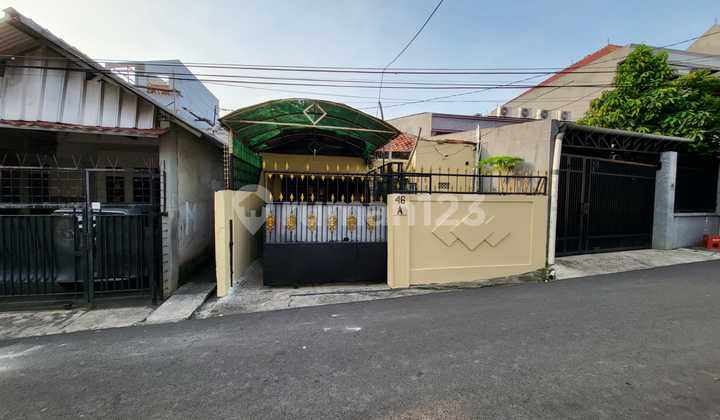 Lokasi Emas! Harga Masih Nego! Rumah Butuh Renov 1 Lantai Lebar 8 Meter Strategis Jalan Soleh Kebon Jeruk Jakarta Barat Lokasi Emas! Harga Masih Nego! Rumah Butuh Renov 1 Lantai Lebar 8 Meter Strategis Jalan Soleh Kebon Jeruk Jakarta Barat