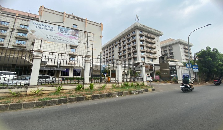 Super Langka! Rumah Hitung Tanah 34M Muka - Dekat Taman Anggrek & Tol, Siap Renovasi! 2