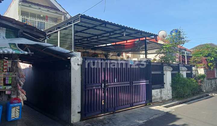 Asri & Tenang! Rumah dengan Taman Luas Dekat Tol Joglo - Lokasi Strategis Jakarta Barat 2