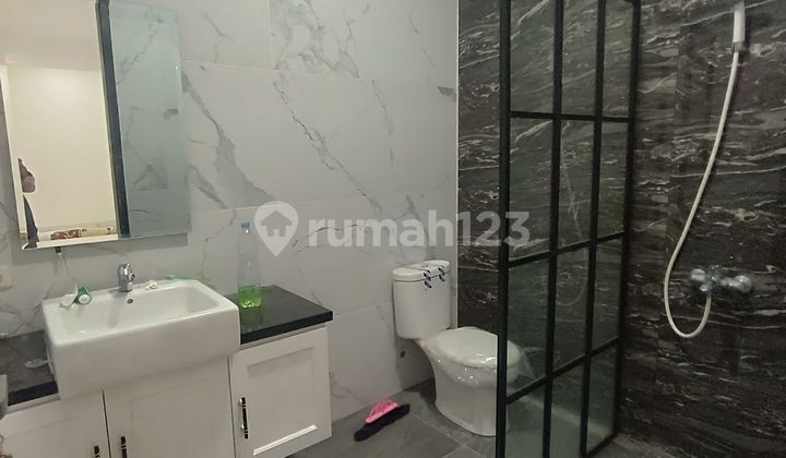 Only 5 Minutes to Eka Hospital Permata Hijau! New Home on Al Anwar Mosque Street, Kebon Jeruk, West Jakarta. 2