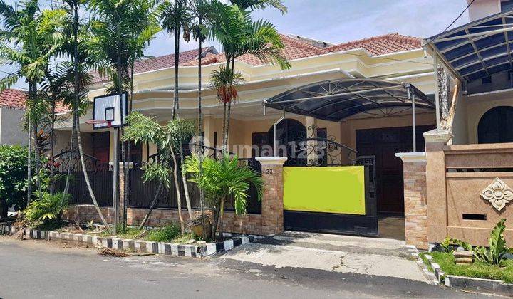 Dijual Rumah Mewah Terawat di Jalan Bunga-bunga, Lowokwaru, Malang  1