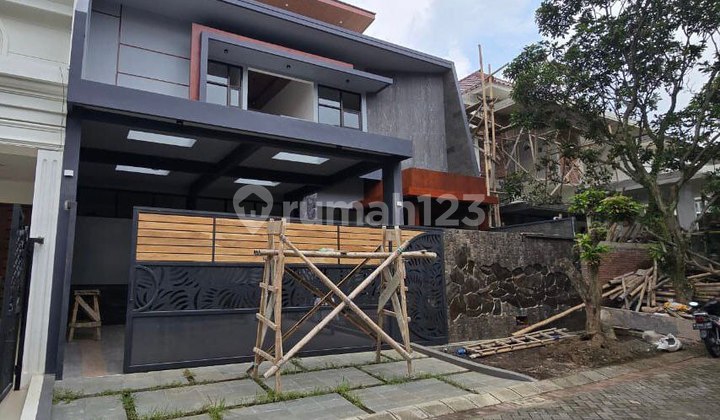 FOR SALE NEW HOUSE IN ARAYA GOLF MALANG READY TO OCCUPY.