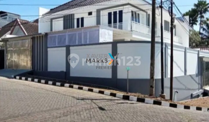 Rumah Mewah Hook di Dieng Kota Malang Rumah Mewah Hook di Dieng Kota Malang