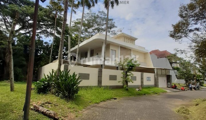 Dijual Rumah Mewah Posisi Hook di Araya Golf Malang