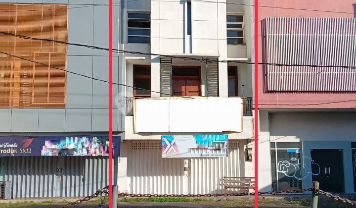 Dijual Rumah Usaha atau Ruko di Poros Jalan Ayani siap pakai dengan Parkiran luas. 