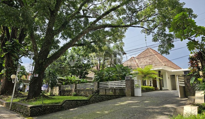 Dijual Rumah Klasik di Jalan Bandung Dekat Ijen Gunung Gunung Kota Malang