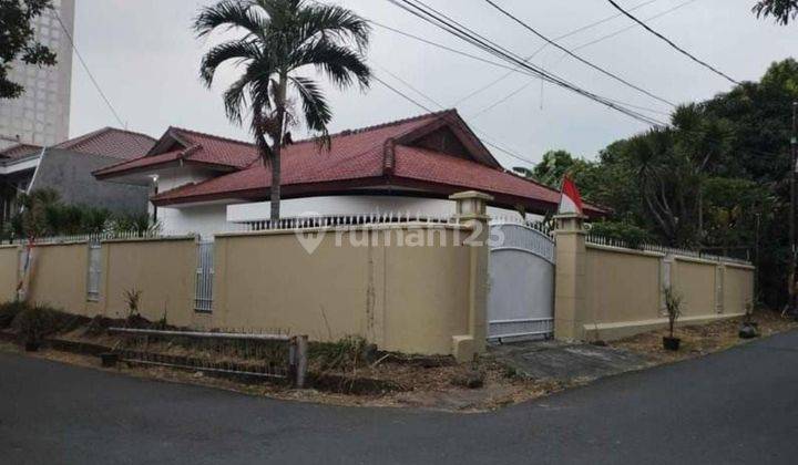 Rumah Dengan Halaman Luas Shm Bagus Di Veteran, Bintaro, Jaksel 2