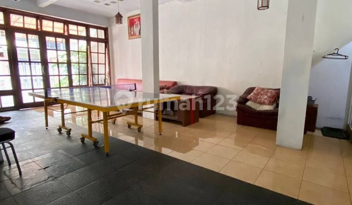 RUMAH KLASIK POSISI HOOK JALAN BUAH-BUAHAN, MALANG 2
