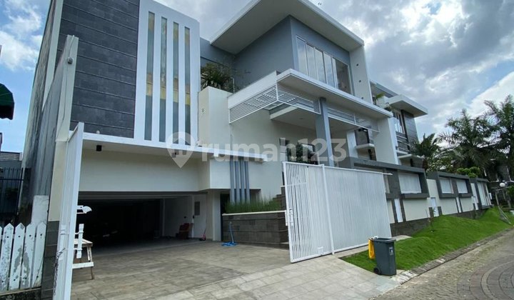 Ready-to-Occupy House on Poros Raya Permata Jingga, Lowokwaru, Malang