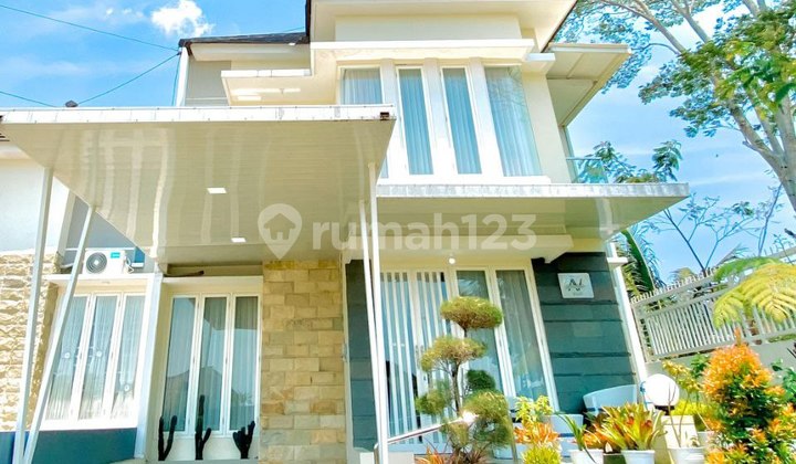 Rumah Villa Hook Full Furnish With Private Pool di Junrejo Kota Batu