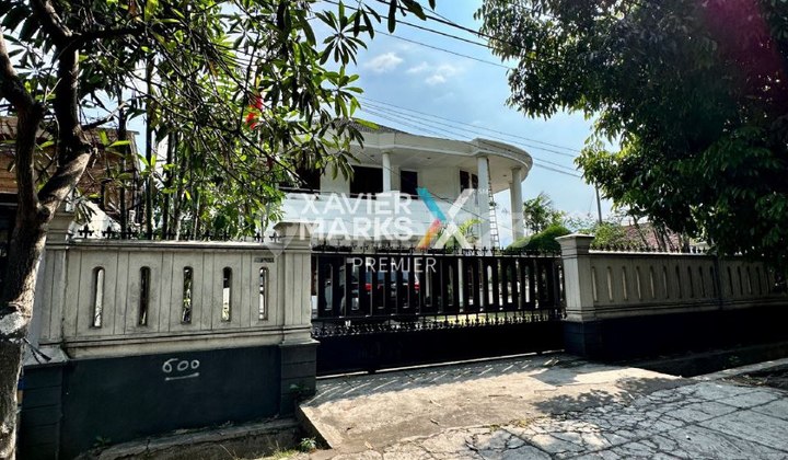 Rumah Megah 2 Lantai Jalan Raya Langsep, Kota Malang