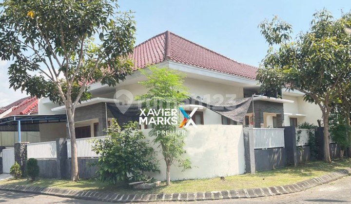 RUMAH MODERN HOOK DI BOULEVARD GRAHA KENCANA