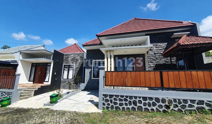Rumah Villa Full Furnished Siap Huni di Junrejo, Kota Batu