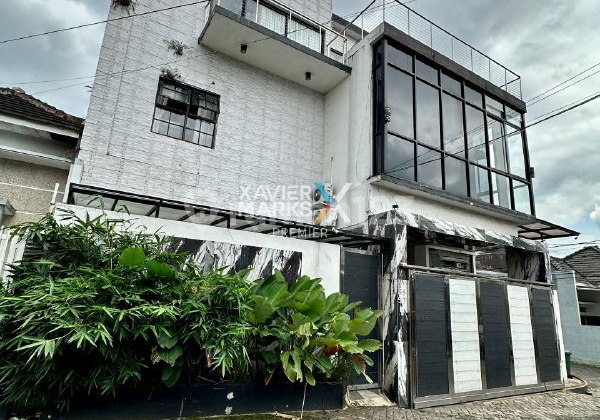 Rumah Villa Mewah Modern Siap Huni di Karangploso, Malang