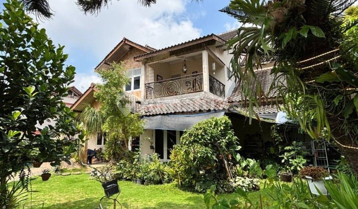 Luxurious Villa in Good and Well-Maintained Condition in Kusuma Estate Batu Malang Luxurious Villa in Good and Well-Maintained Condition in Kusuma Estate Batu Malang