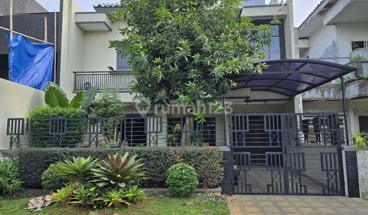 Rumah Mewah 3 Lantai di Modern Land Tangerang, Sudah Renovasi  1